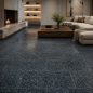 Preview: Blue Pearl Granitfliesen im modernen Wohnzimmer mit Kamin