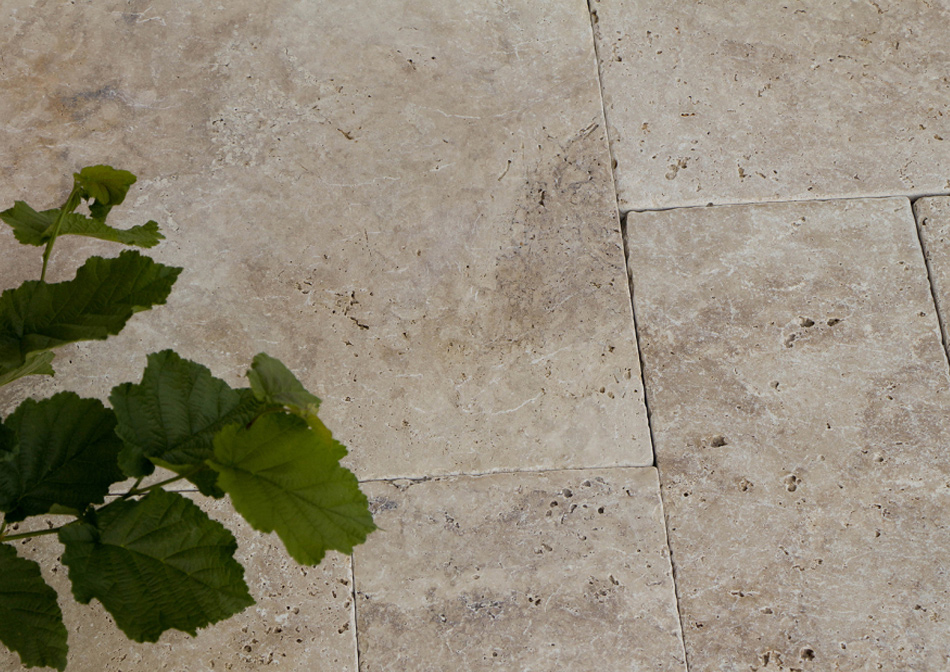 Terrassenplatten aus Travertin für den Außenbereich